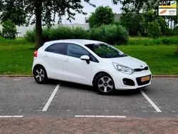 Wit Gebruikt 2013 Kia Rio Plus Hatchback | € 3.999 (Goede deal)