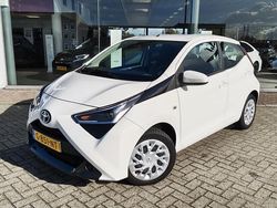 Wit Gebruikt 2019 Toyota Aygo X-play Hatchback | € 10.995 (Eerlijke prijs)