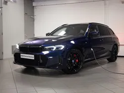 Blauw, metallic lak Gebruikt 2024 BMW 320e M Sport Stationwagen | € 56.450