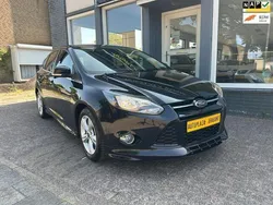 Zwart, metallic lak Gebruikt 2014 Ford Focus ST-Line Hatchback | € 9.750