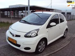 Wit Gebruikt 2011 Toyota Aygo Hatchback | € 2.980 (Eerlijke prijs)