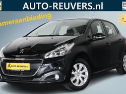 Zwart, metallic lak Gebruikt 2018 Peugeot 208 Active Hatchback | € 10.900 (Iets duurder)