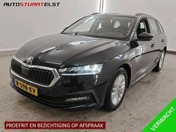 Zwart Gebruikt 2022 Skoda Octavia Business Line Stationwagen | € 19.500 (Goede deal)