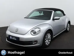 Grijs, metallic lak Gebruikt 2014 VW Beetle Design Cabriolet | € 13.900 (Eerlijke prijs)