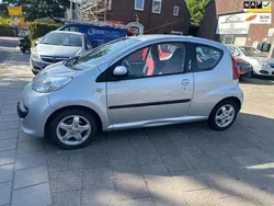 Grijs Gebruikt 2007 Peugeot 107 Urban Move Hatchback | € 2.899 (Eerlijke prijs)