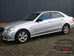 Grijs, metallic lak Gebruikt 2010 Mercedes E200 Sedan | € 13.500 (Eerlijke prijs)