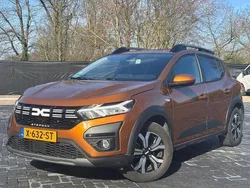 Oranje Gebruikt 2024 Dacia Sandero Expression Hatchback | € 18.495 (Eerlijke prijs)