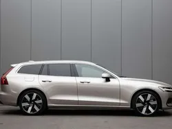 Zilver, metallic lak Gebruikt 2024 Volvo V60 Ultra Stationwagen | € 54.945 (Duur)