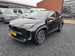 Zwart Gebruikt 2023 Toyota Yaris Cross Team SUV | € 28.950 (Eerlijke prijs)