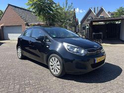 Zwart Gebruikt 2011 Kia Rio MPV | € 4.000 (Eerlijke prijs)