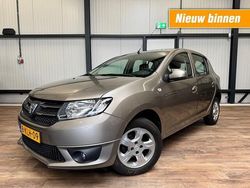 Bruin Gebruikt 2013 Dacia Sandero Lauréate Hatchback | € 4.690 (Eerlijke prijs)
