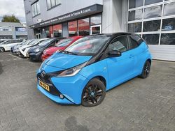 Blauw Gebruikt 2015 Toyota Aygo X-cite Hatchback | € 7.500 (Iets duurder)