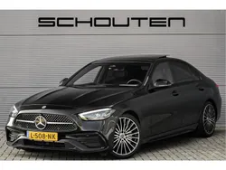 Zwart, metallic lak Gebruikt 2021 Mercedes C180 AMG line Sedan | € 42.900 (Iets duurder)