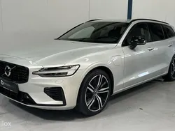 Grijs Gebruikt 2023 Volvo V60 R-Design Stationwagen | € 41.945 (Eerlijke prijs)