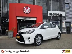 Wit Gebruikt 2015 Toyota Yaris Hatchback | € 12.945 (Eerlijke prijs)