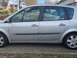 Zilver Gebruikt 2005 Renault Scénic II Luxe MPV | € 1.250 (Goede deal)