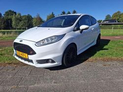 Wit Gebruikt 2015 Ford Fiesta ST Hatchback | € 10.950 (Eerlijke prijs)