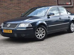 Blauw Gebruikt 2005 VW Passat Sedan | € 1.449 (Eerlijke prijs)