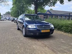Blauw Gebruikt 2004 VW Passat Sport Stationwagen | € 1.600 (Eerlijke prijs)
