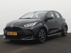 Zwart metallic Gebruikt 2023 Toyota Yaris Limited Hatchback | € 22.745 (Eerlijke prijs)