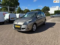 Bruin Gebruikt 2010 Renault Scénic III Dynamique MPV | € 5.450 (Iets duurder)