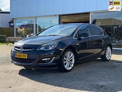 Zwart Gebruikt 2015 Opel Astra Edition Hatchback | € 7.250 (Eerlijke prijs)