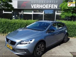 Blauw, metallic lak Gebruikt 2016 Volvo V40 CC Stationwagen | € 16.950 (Iets duurder)