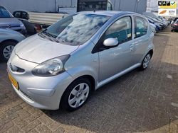 Grijs Gebruikt 2006 Toyota Aygo Hatchback | € 1.750 (Eerlijke prijs)