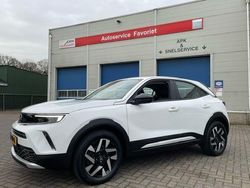 Wit, metallic lak Gebruikt 2022 Opel Mokka-e Elegance SUV | € 17.900 (Eerlijke prijs)
