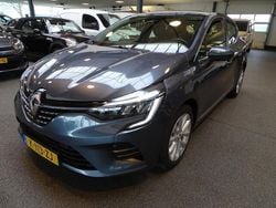 Grijs Gebruikt 2021 Renault Clio V Intens Hatchback | € 12.350 (Eerlijke prijs)