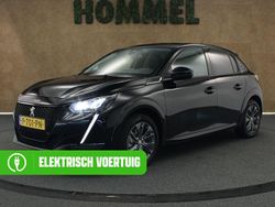 Zwart Gebruikt 2022 Peugeot e-208 Allure Hatchback | € 16.945 (Eerlijke prijs)