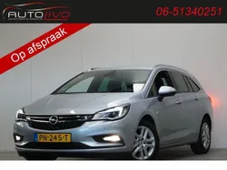 Grijs, metallic lak Gebruikt 2017 Opel Astra Edition Stationwagen | € 12.495 (Iets duurder)
