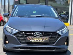 Grijs Gebruikt 2021 Hyundai i20 Sedan | € 16.499 (Eerlijke prijs)