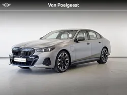Bmw individual frozen pure grey metallic (grijs metallic) Gebruikt 2024 BMW 550e M Sport Sedan | € 89.900 (Super prijs)