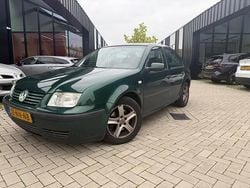 Groen Gebruikt 2004 VW Bora Sedan | € 799 (Eerlijke prijs)