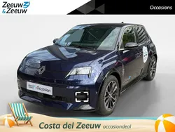 Twotone bleu nocturne / noir Gebruikt 2024 Renault R5 Iconic Hatchback | € 29.935
