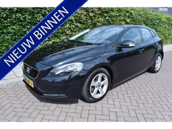 Zwart Gebruikt 2014 Volvo V40 Momentum Stationwagen | € 8.980 (Eerlijke prijs)
