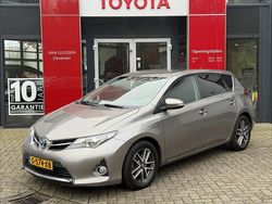Bruin Gebruikt 2015 Toyota Auris Hybrid Hatchback | € 12.999 (Eerlijke prijs)