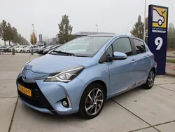 Blauw Gebruikt 2017 Toyota Yaris Hybrid Premium Hatchback | € 15.948 (Eerlijke prijs)