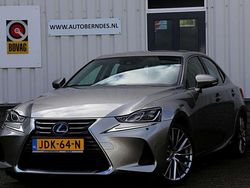 Grijs, metallic lak Gebruikt 2021 Lexus IS300 Sedan | € 35.900 (Eerlijke prijs)