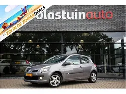 Grijs, metallic lak Gebruikt 2009 Renault Clio II Dynamique Hatchback | € 1.950 (Super prijs)