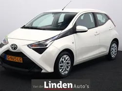 Wit Gebruikt 2019 Toyota Aygo X-play Hatchback | € 11.450 (Eerlijke prijs)