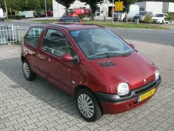 Rood Gebruikt 2003 Renault Twingo Dynamique Hatchback | € 1.149 (Eerlijke prijs)