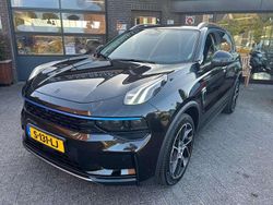 Zwart, metallic lak Gebruikt 2023 Lynk & Co 01 SUV | € 25.950 (Eerlijke prijs)