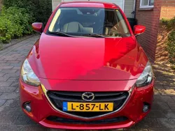 Rood Gebruikt 2015 Mazda 2 Hatchback | € 10.950 (Eerlijke prijs)