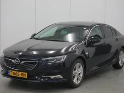 Blauw, metallic lak Gebruikt 2019 Opel Insignia Innovation Hatchback | € 15.950 (Eerlijke prijs)