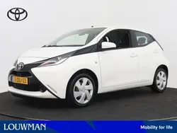 Wit Gebruikt 2014 Toyota Aygo X-play Hatchback | € 7.450 (Duur)