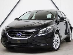 Zwart Gebruikt 2015 Volvo V40 Kinetic Stationwagen | € 11.999 (Eerlijke prijs)