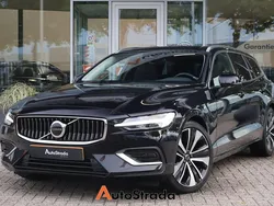 Zwart, metallic lak Gebruikt 2022 Volvo V60 Plus Stationwagen | € 27.500 (Super prijs)