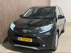 Zwart Gebruikt 2022 Toyota Aygo Hatchback | € 16.950 (Eerlijke prijs)